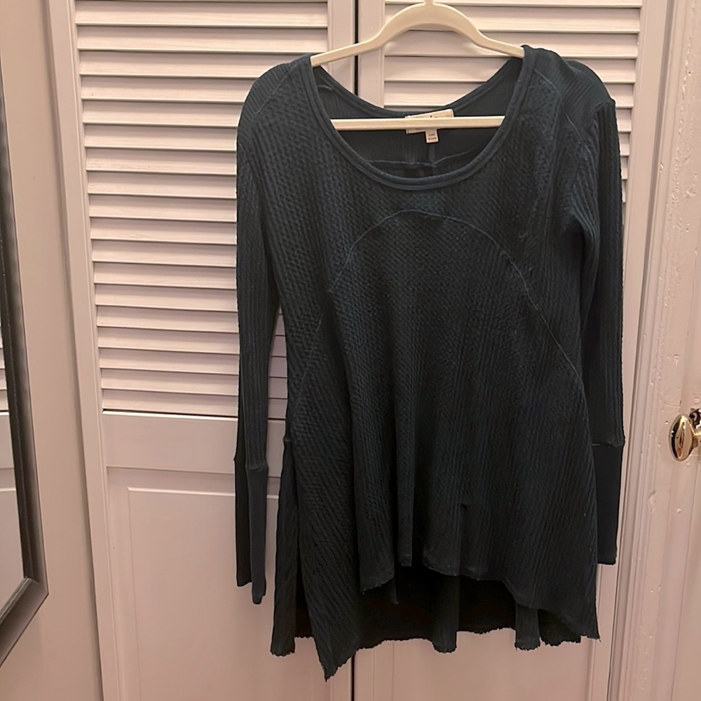 Rainbow hem long sleeve knit